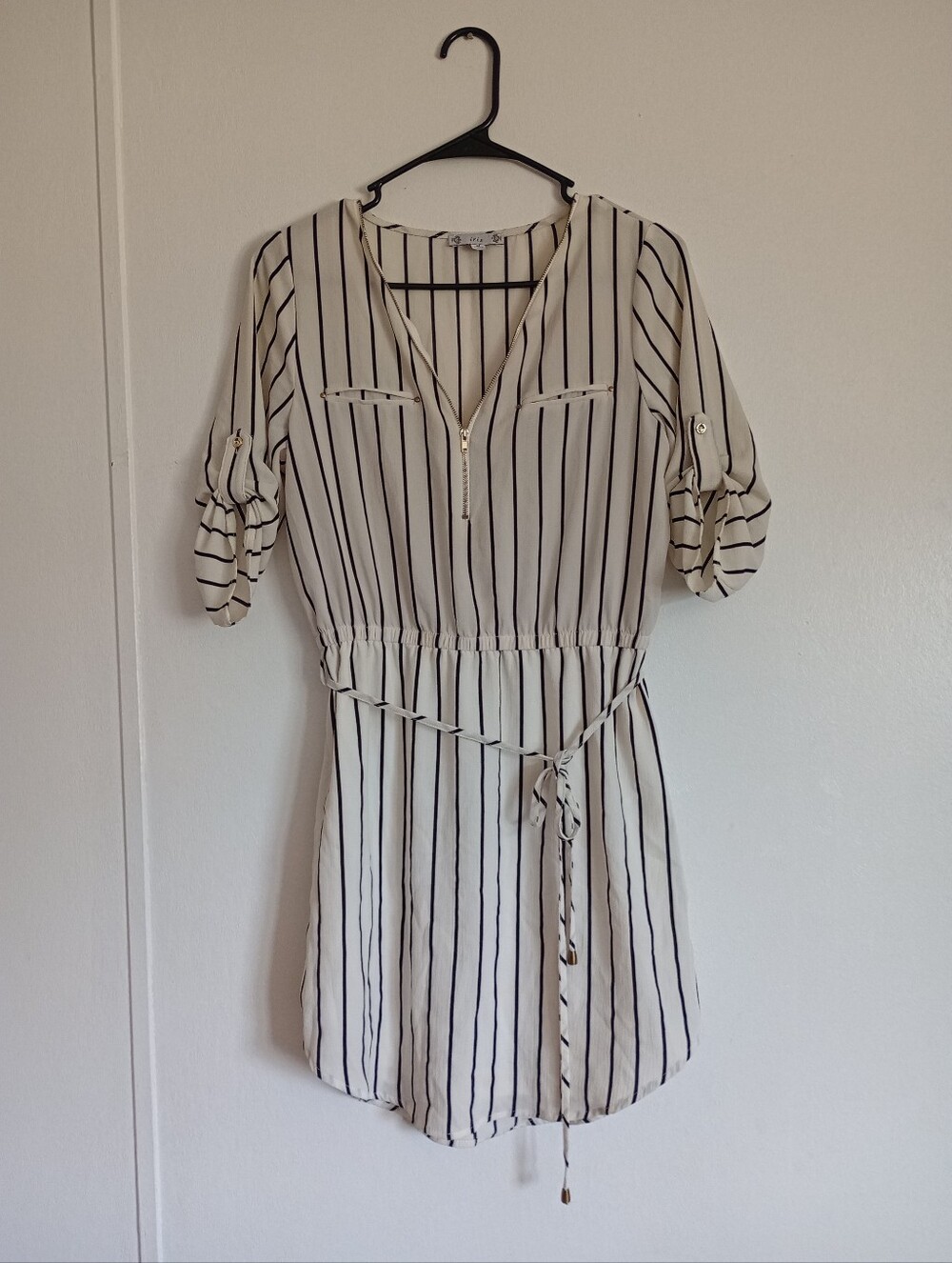 Iris black and white striped zipper dress size Medium